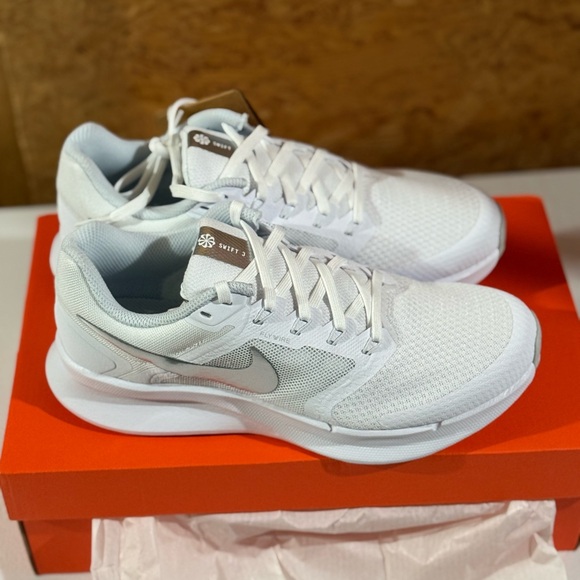 Nike Run Swift 3 Women’s Size 8 - Picture 2 of 5